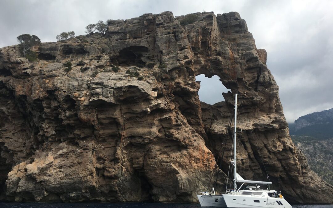 Luxury Catamaran VS Monohull – The Best Choice For Yacht Buyers